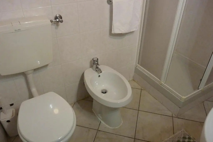 Room 8 of 14