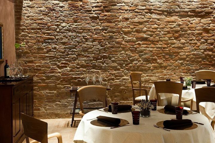 Dining 72 of 81