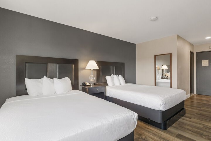2 Double Beds (2 of 11)