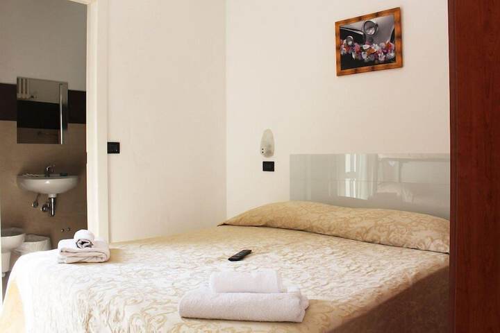 Room 2 of 6