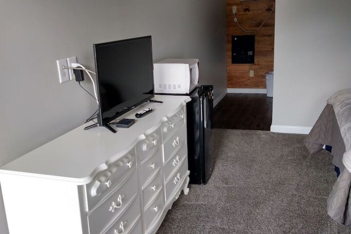 Basic Double Room 2 Queen Beds (7 of 8)