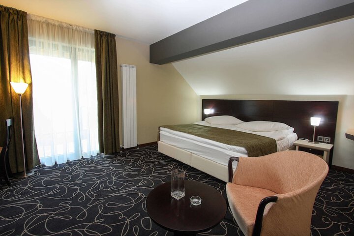 Room 35 of 144