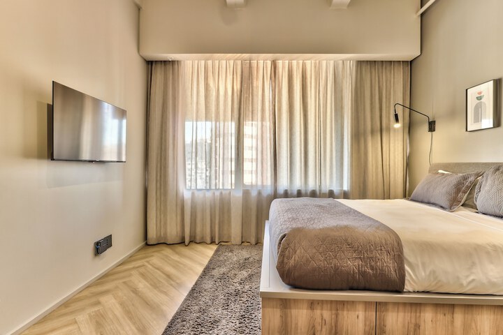 Room 13 of 48