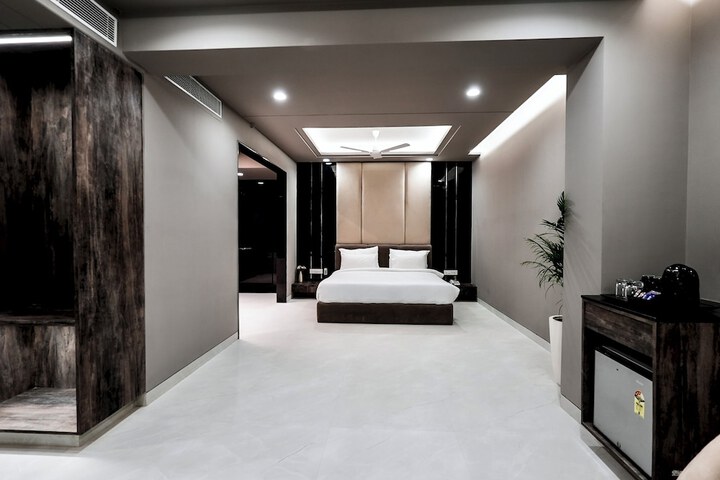 Room 32 of 67