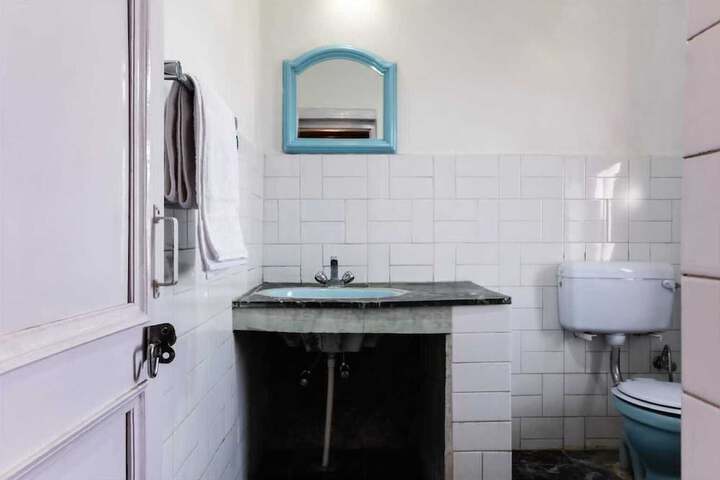Room 14 of 25
