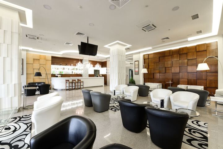 Entrance & Lobby