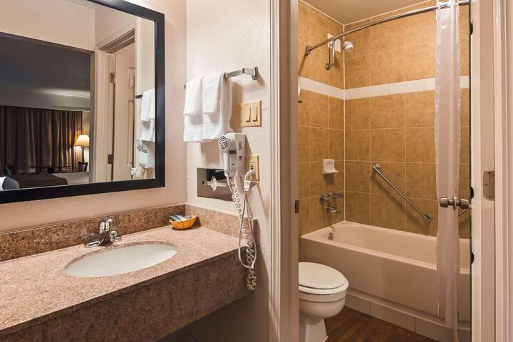 Accessible 2 Double Accessible Roll in Shower Desk Microwave and Refrigerator WiFi Non S (3 of 11)