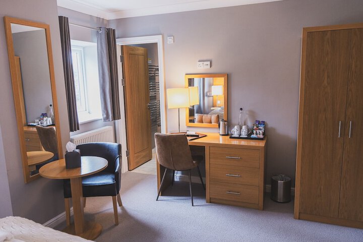 Room 27 of 71