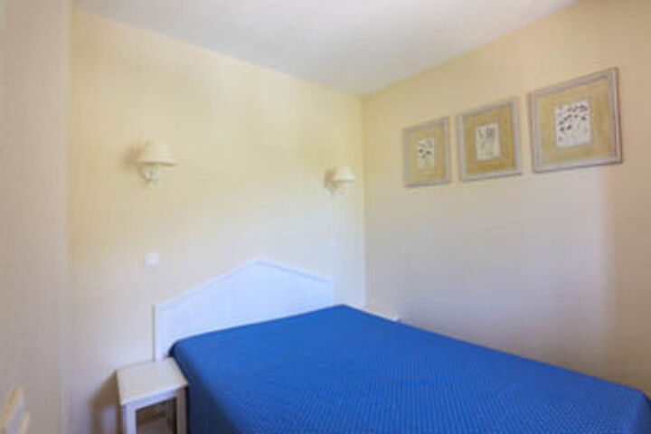 Room 28 of 65