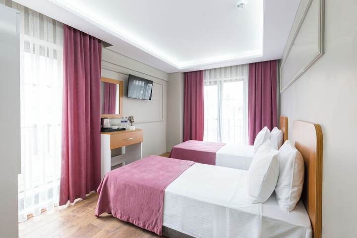 Room 5 of 40