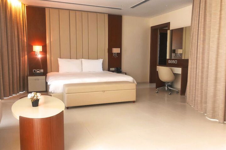 Room 15 of 83