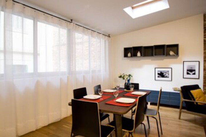Room 4 of 16