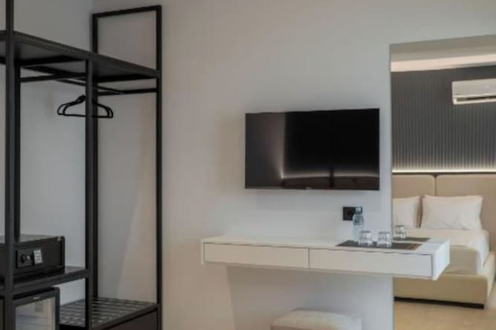 Room 10 of 100
