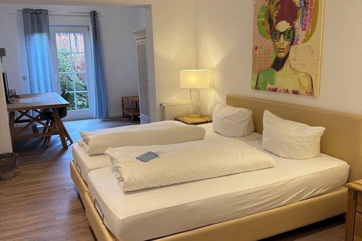 Room 15 of 87