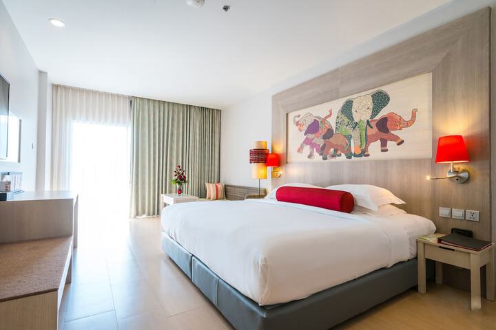 Room 33 of 220