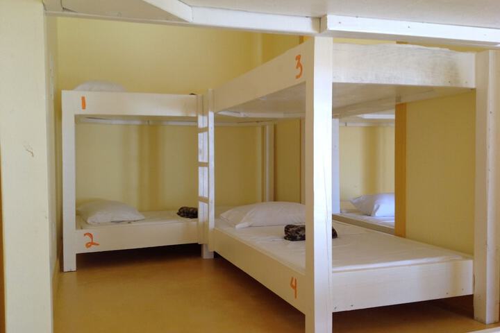 Room 6 of 33