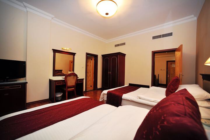 Room 8 of 24