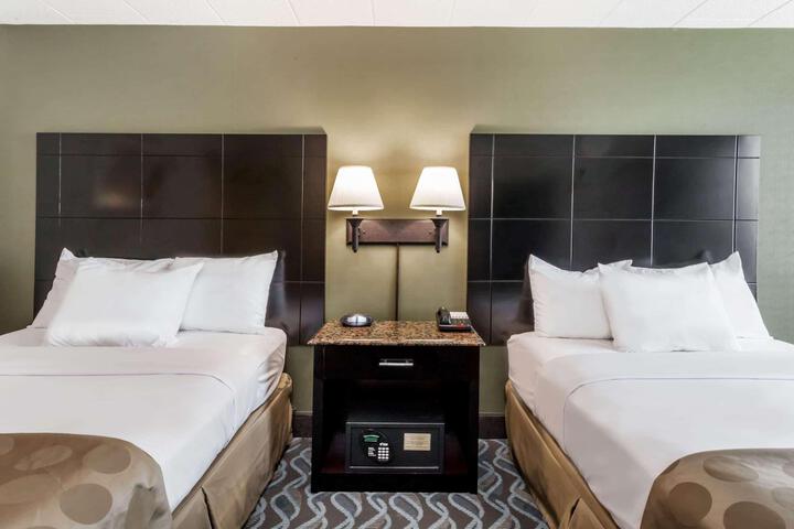 2 Queen Beds (3 of 6)