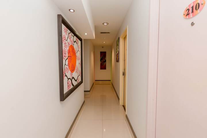 Ballroom/Hall 36 of 41