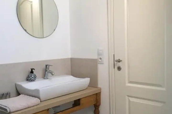 Room 9 of 15
