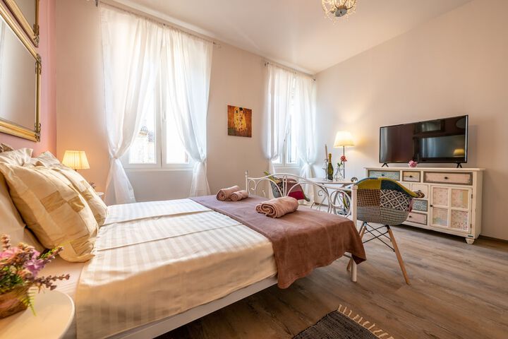 Room 8 of 47