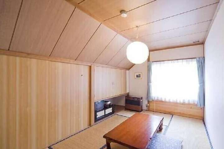 Room 10 of 64