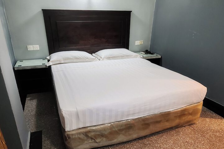 Room 35 of 61
