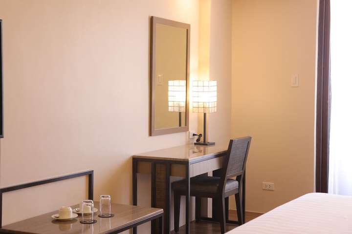 Room 9 of 32