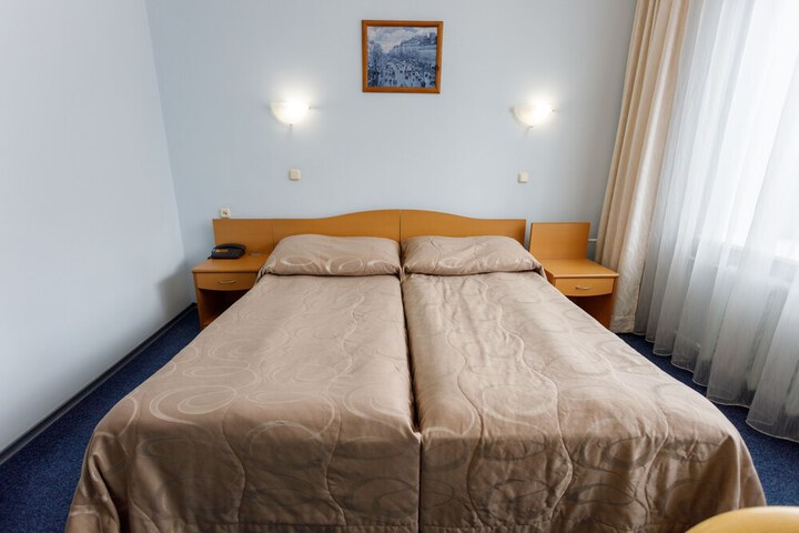Room 9 of 82