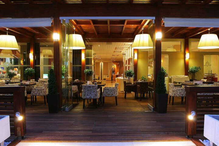 Dining 41 of 59