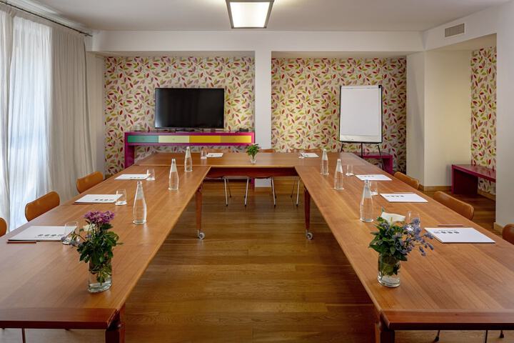 Business Center 130 of 150