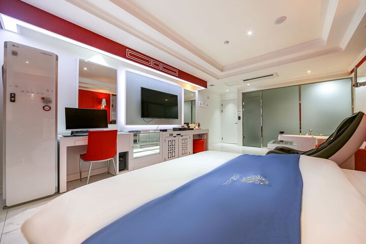 Room 50 of 81