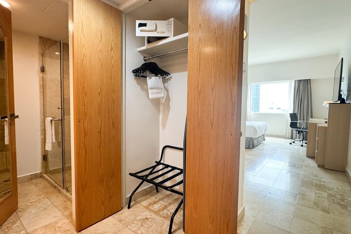 Room 11 of 78