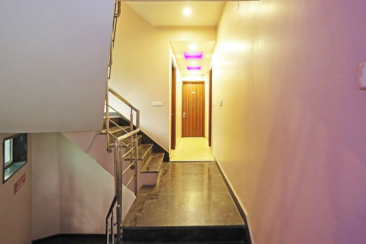 Ballroom/Hall 52 of 63