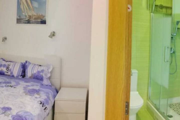 Room 9 of 76