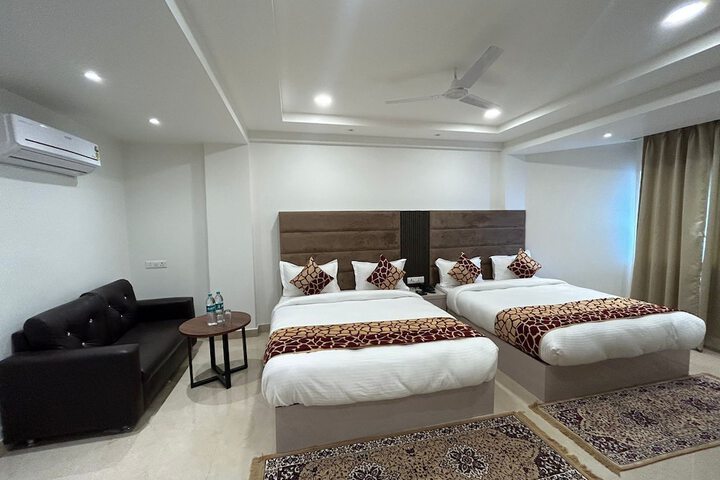 Room 17 of 40