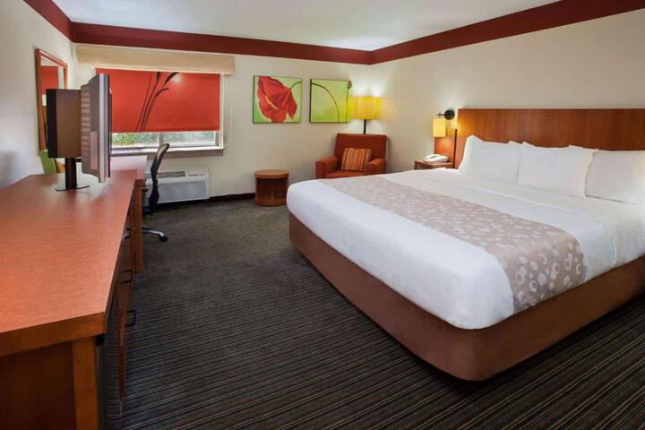 1 King Bed (3 of 12)