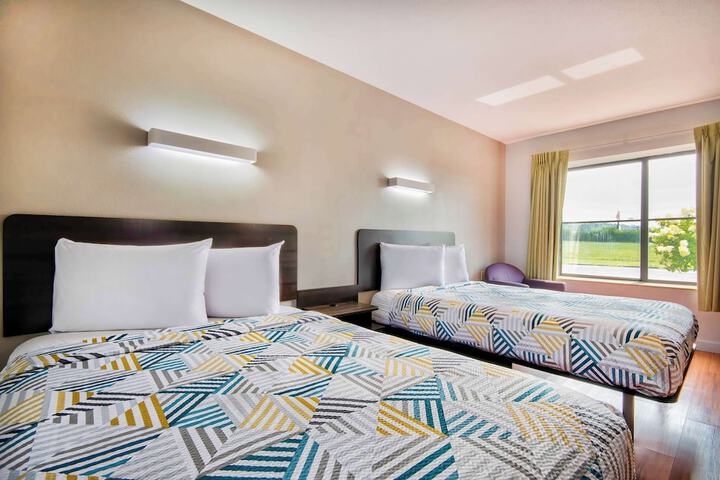 Room 8 of 25