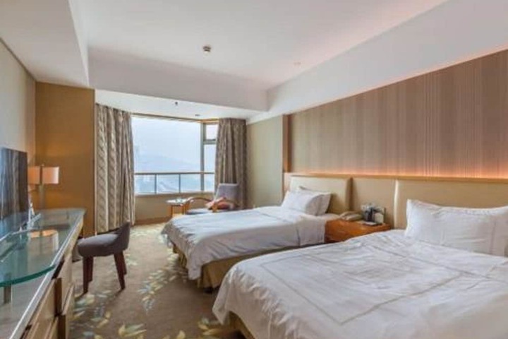 Room 17 of 28
