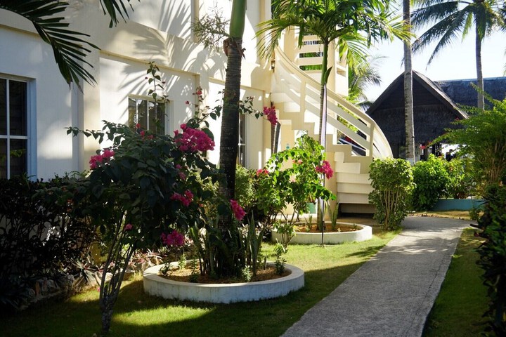 Hotel Exterior 64 of 65