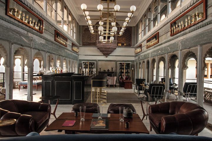 Lounge 111 of 194