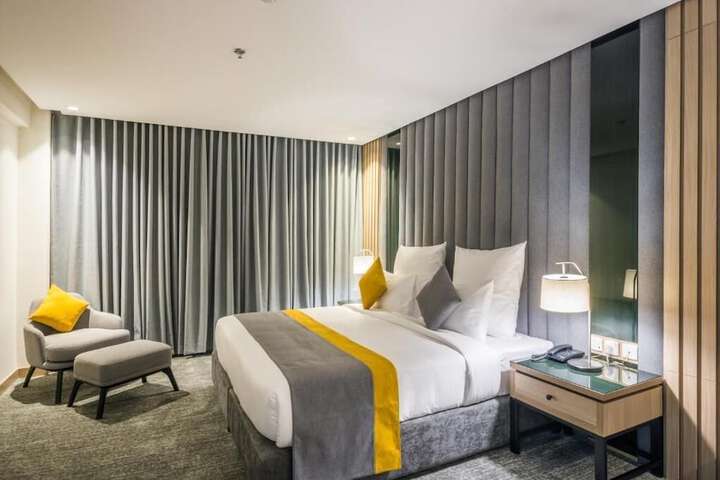 Room 10 of 16