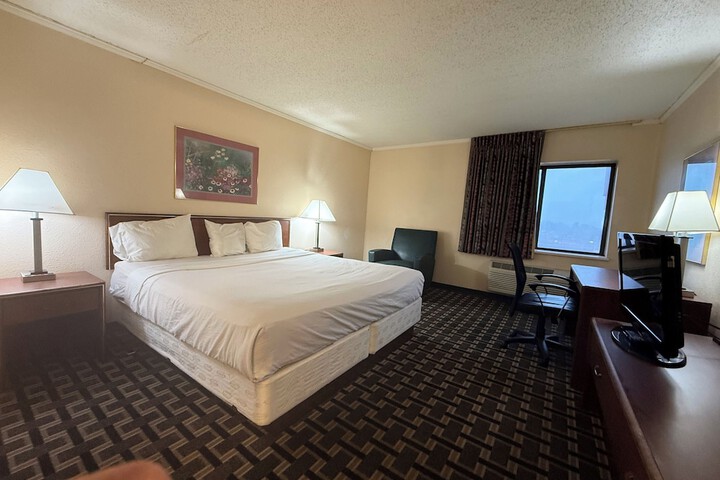 Room 10 of 18
