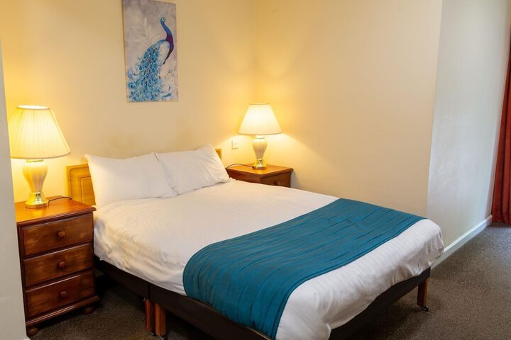 Room 10 of 42