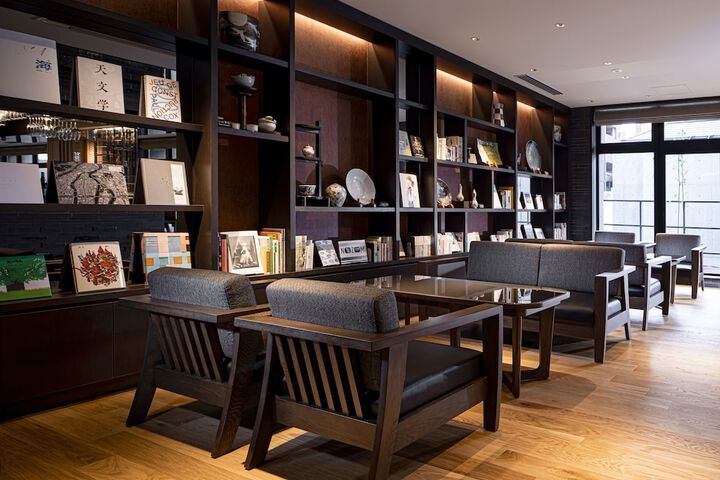 Lounge 57 of 61