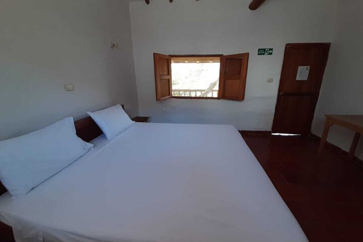Room 4 of 8