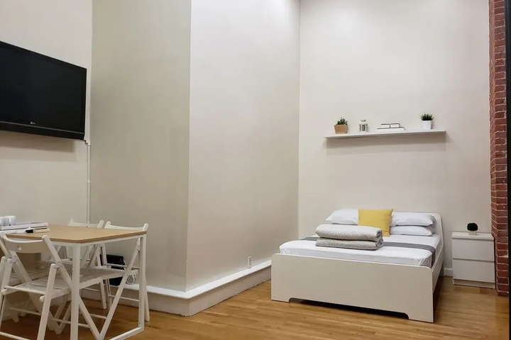 Room 3 of 20