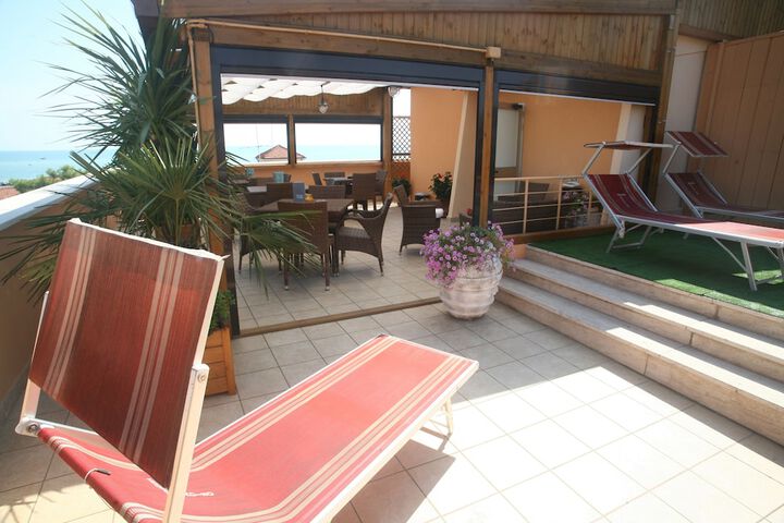 Sundeck 31 of 33