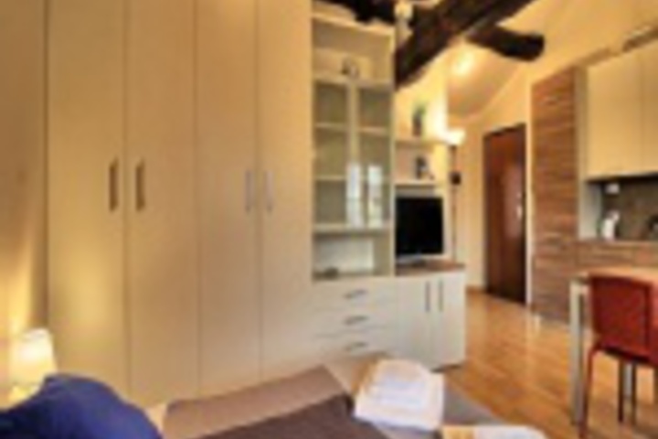 Room 205 of 528