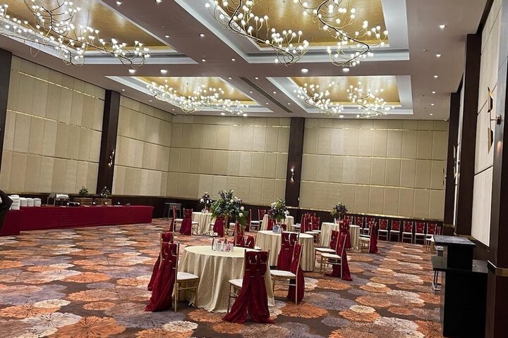 Ballroom/Hall 93 of 115
